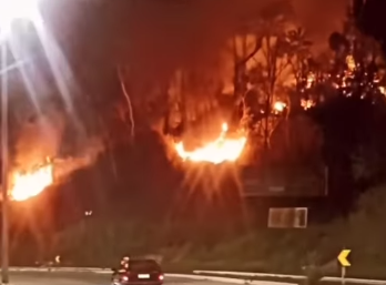 Incêndio destrói vegetação próximo ao Morro da Usipa, em Ipatinga