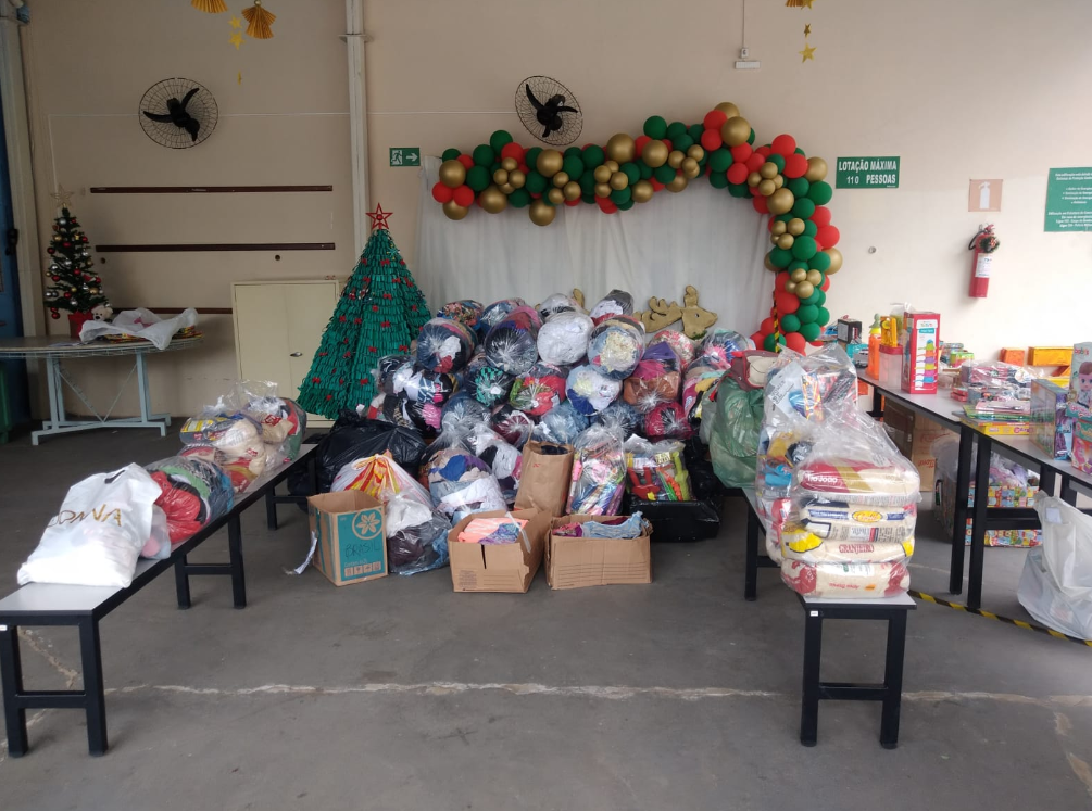 Unileste realiza 'Natal Solidário' para arrecadação de cestas básicas e itens de higiene