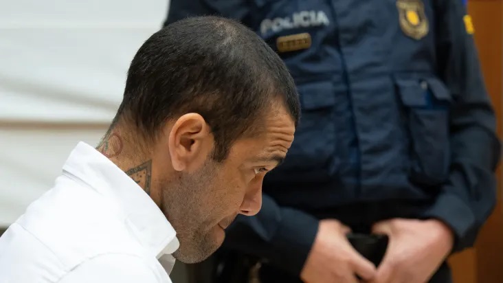Daniel Alves é convocado pela Justiça espanhola e ouvirá sentença na quinta