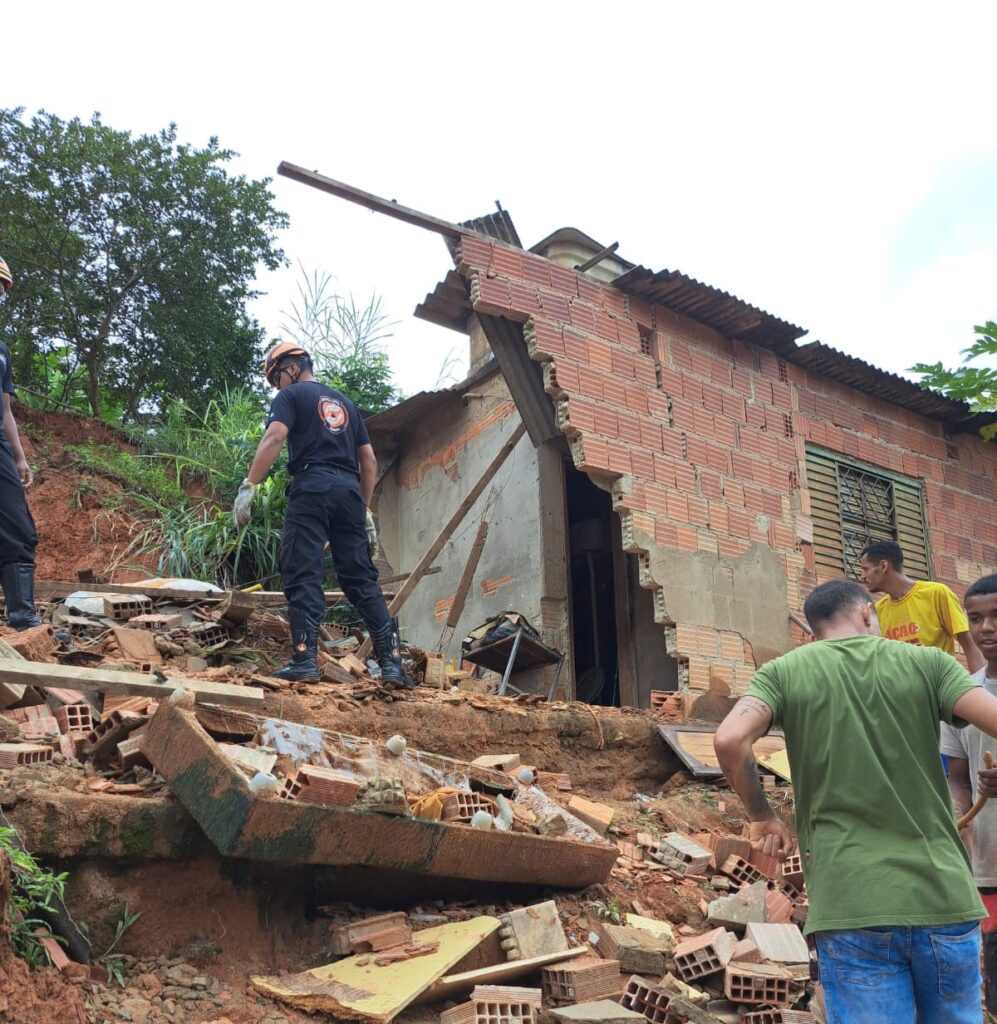 Timóteo registra 120 mm de chuva com pontos de alagamento e enxurrada na madrugada de sábado (23)