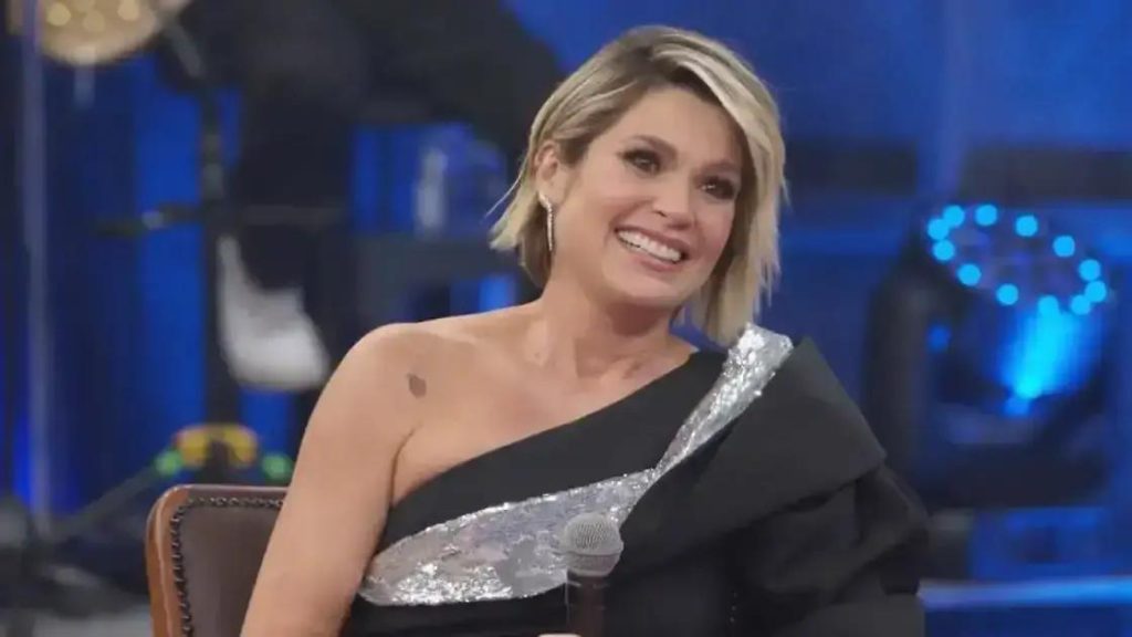 Flávia Alessandra Arrasa com Fantasia de Vilã no Halloween