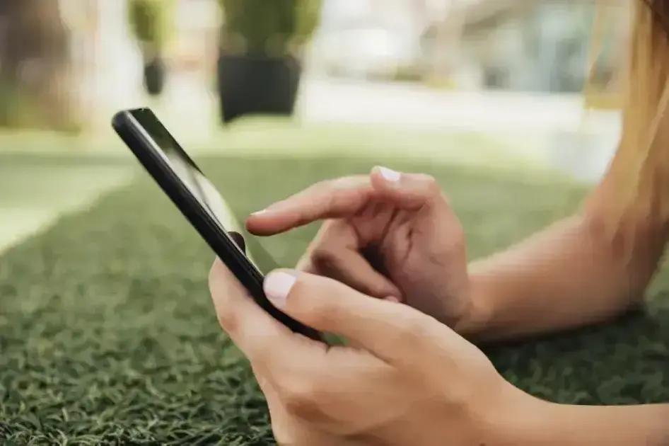 Projeto de Lei: Proibição de Celulares em Escolas em Debate
