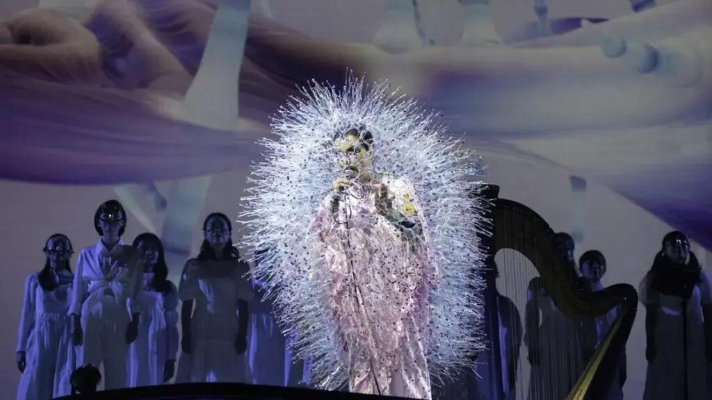 5 looks extravagantes de Björk que você precisa ver