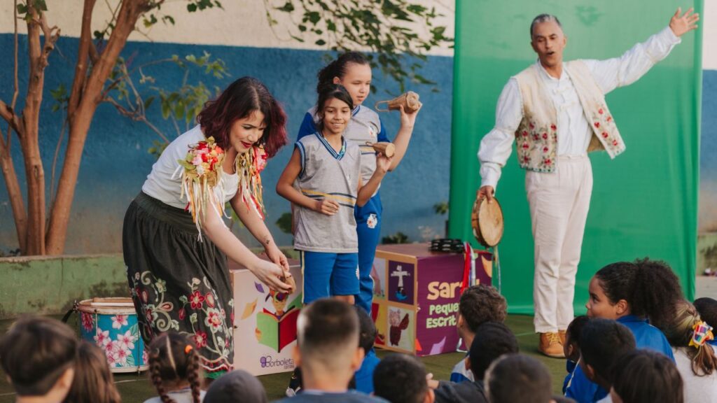 Projeto Escrita Criativa lança livros de alunos em saraus literários em Fabriciano