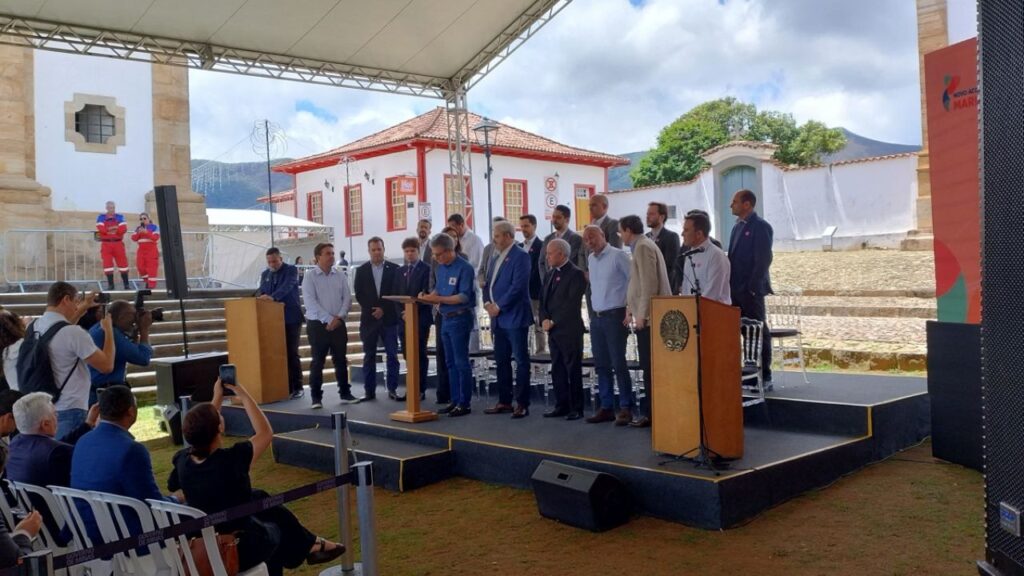 Zema propõe duplicação da BR-356 com verba de repactuação da tragédia de Mariana