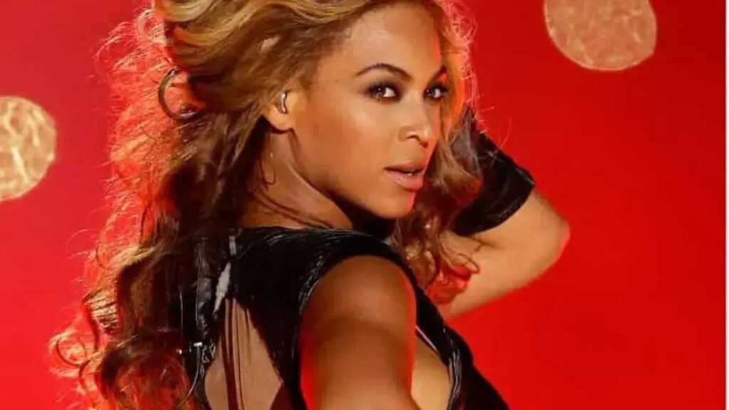 Beyoncé anuncia show ao vivo no Natal durante jogo