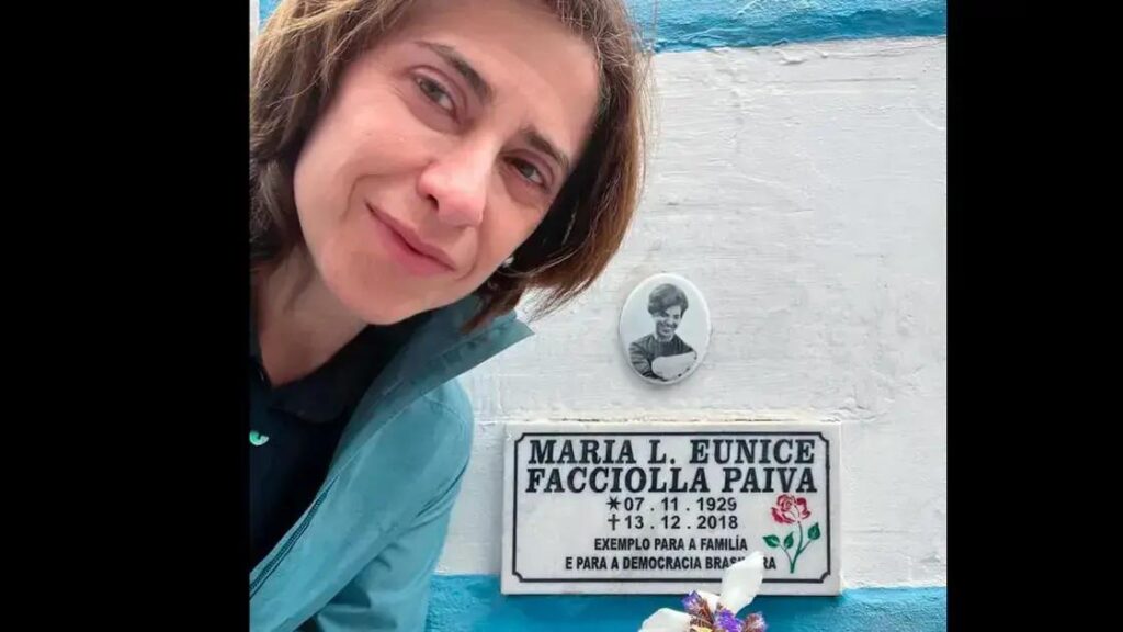 Fernanda Torres visita túmulo de Eunice Paiva e emociona fãs