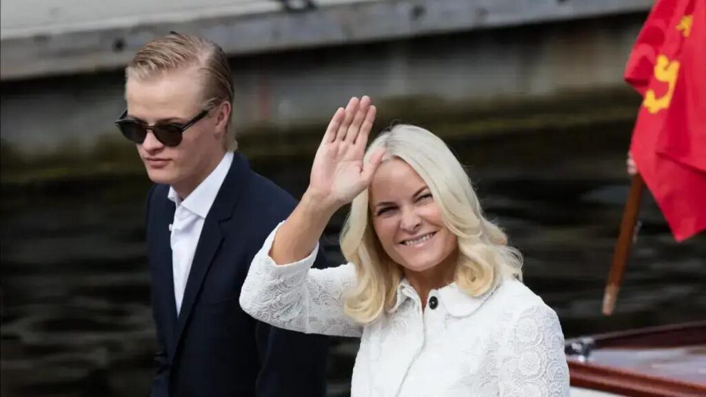Filho da princesa da Noruega Marius Borg Høiby deixa prisão