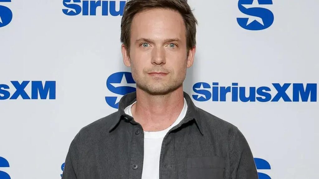 Patrick J. Adams: A luta contra depressão e vício em álcool