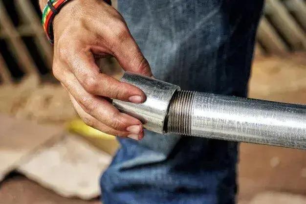 Filho agride pai com barra de metal em Timóteo