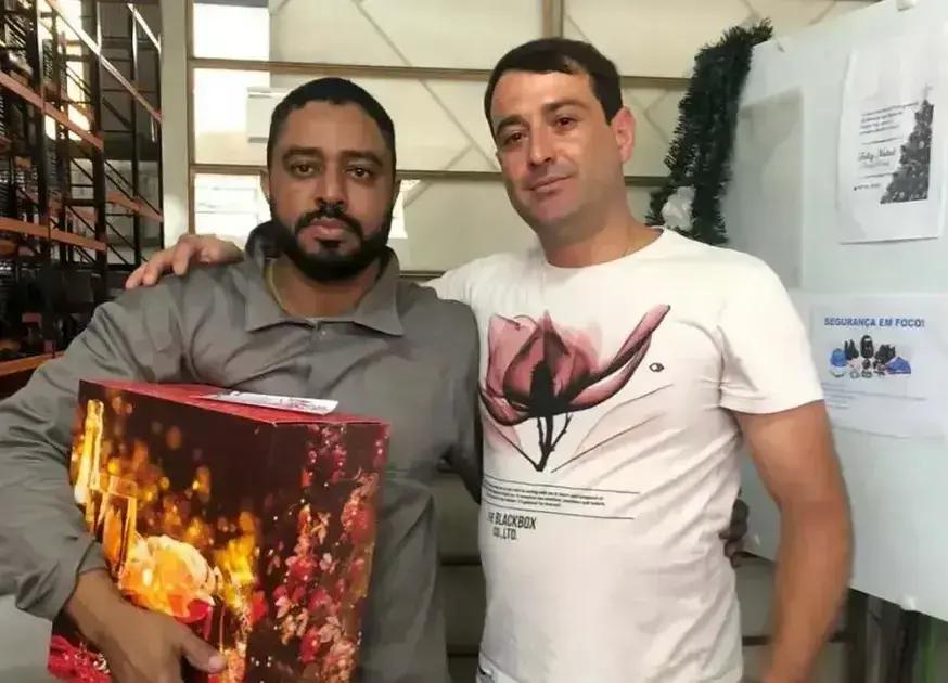 Funcionário mata patrão a facadas em confraternização em MG