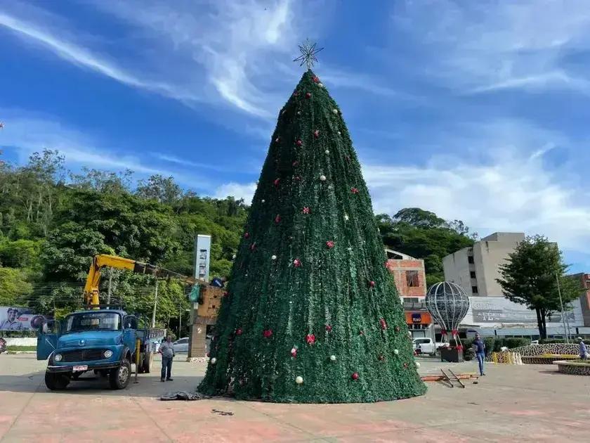 Luzes de Natal na Praça do Coreto: Grande Novidade em Timóteo