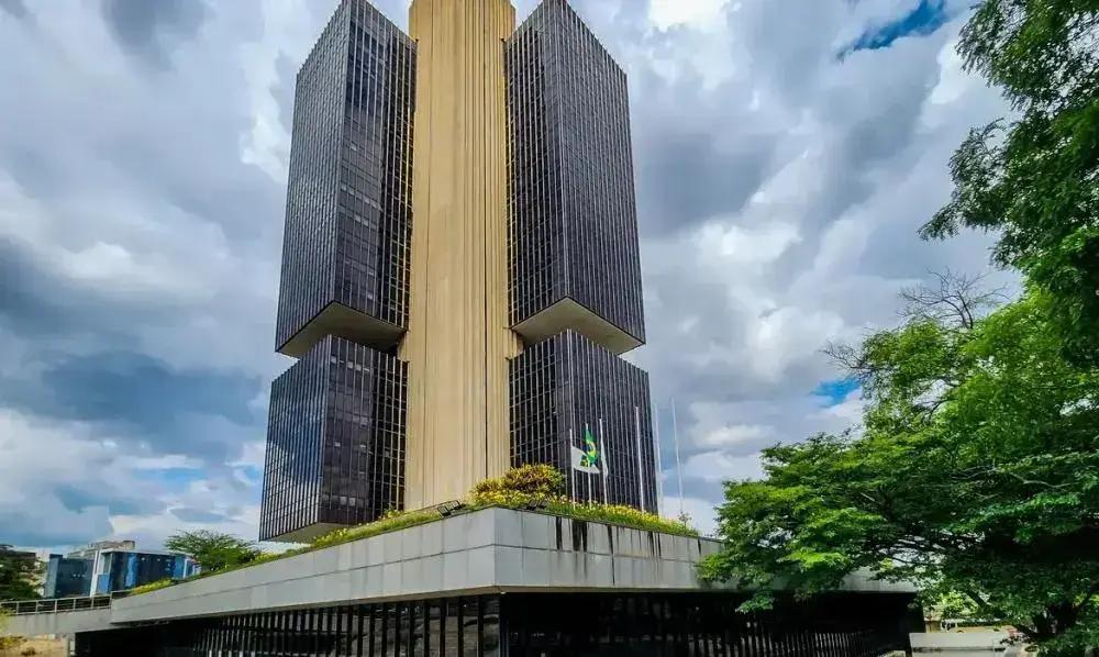 Mercado financeiro: 5 projeções de inflação e dólar para 2025