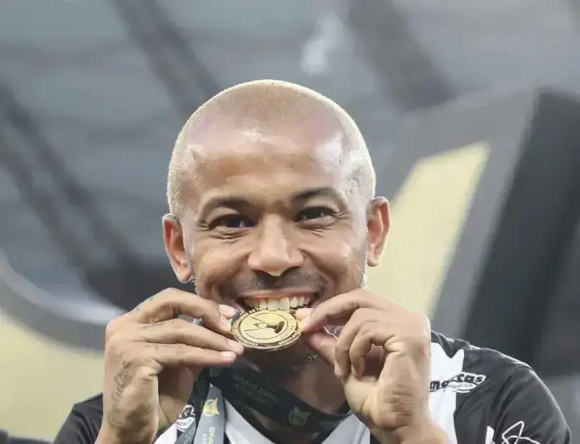 Saída do lateral-direito Mariano: o que esperar do Galo