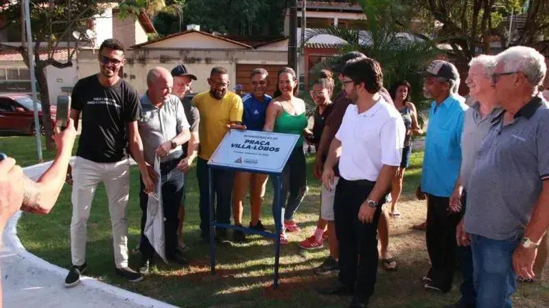 Transformação incrível: terreno de lixo vira praça no Alphaville