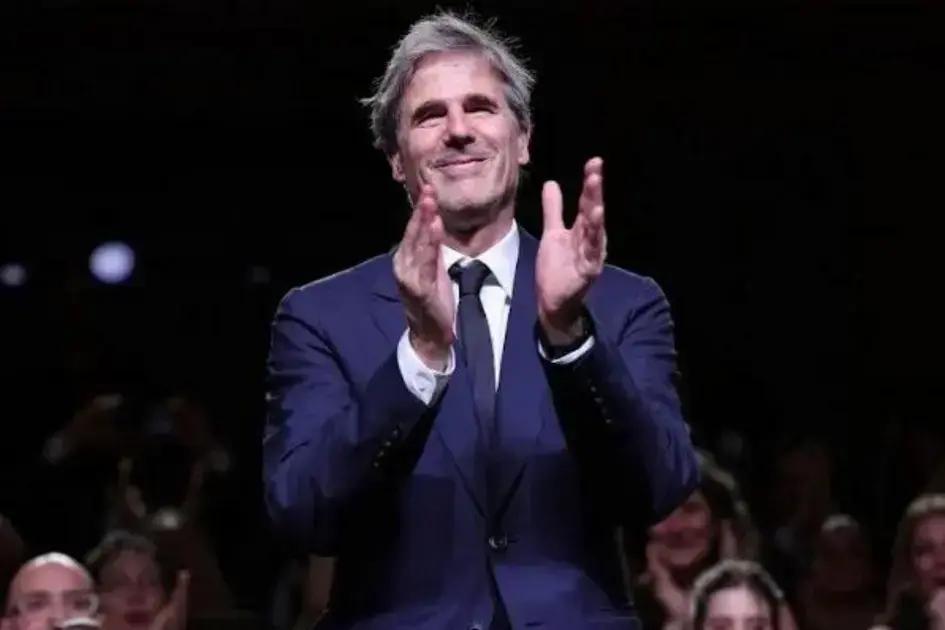 Walter Salles celebra vitória de Fernanda Torres no Globo de Ouro