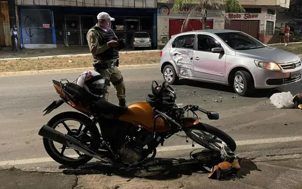 Acidente em Coronel Fabriciano: Carro e motocicleta colidem