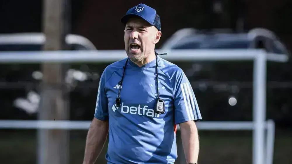 Cruzeiro x Democrata: Estreia de Jardim na Última Rodada