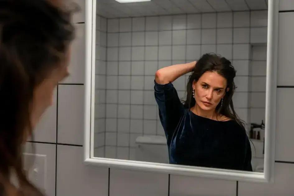 Demi Moore vence SAG Awards 2025 de Melhor Atriz sem Fernanda Torres