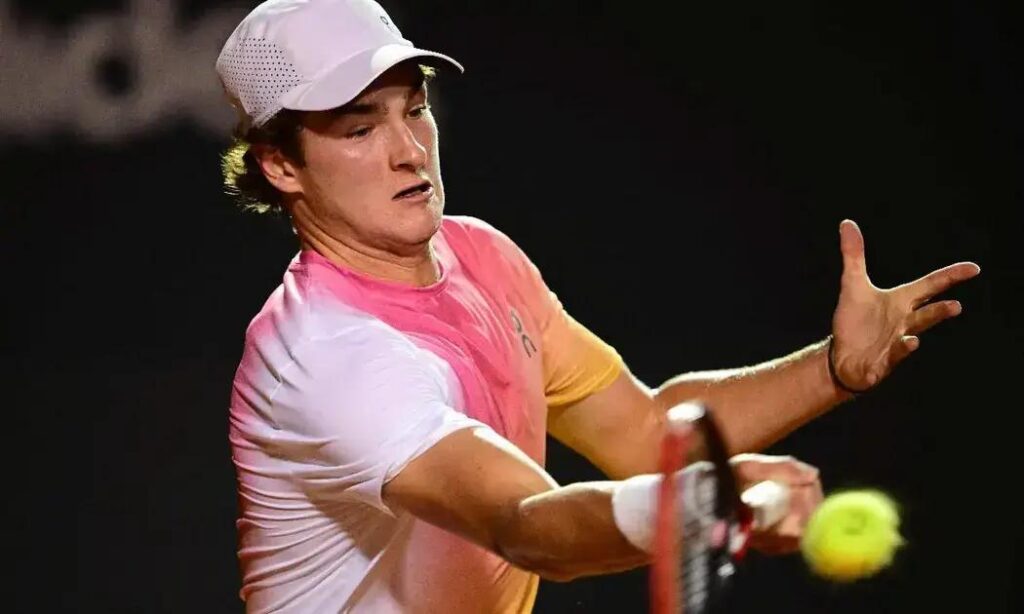 João Fonseca é eliminado na primeira fase do Rio Open após vitória em Buenos Aires