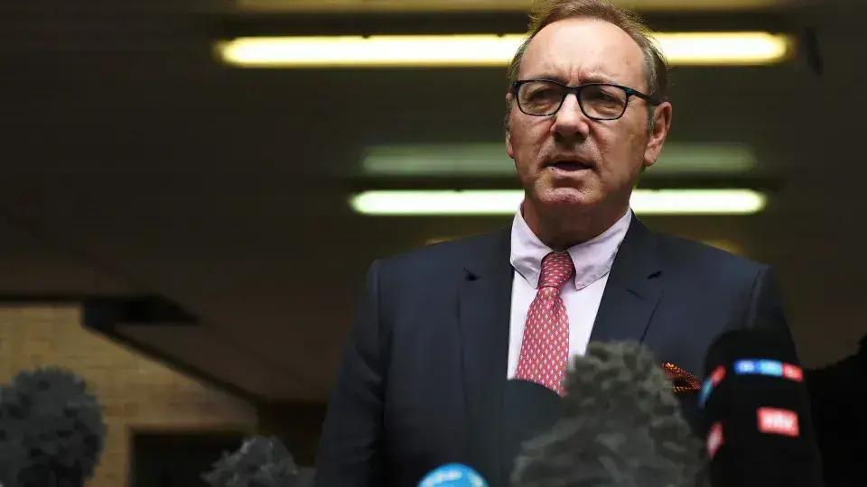 Kevin Spacey se pronuncia sobre acusação de assédio de Guy Pearce