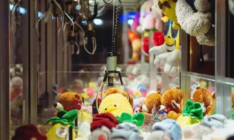 Máquina de pelúcias adulterada é apreendida em Ipatinga