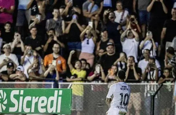 Mídia internacional aplaude golaço de Neymar como 'resposta do ano'