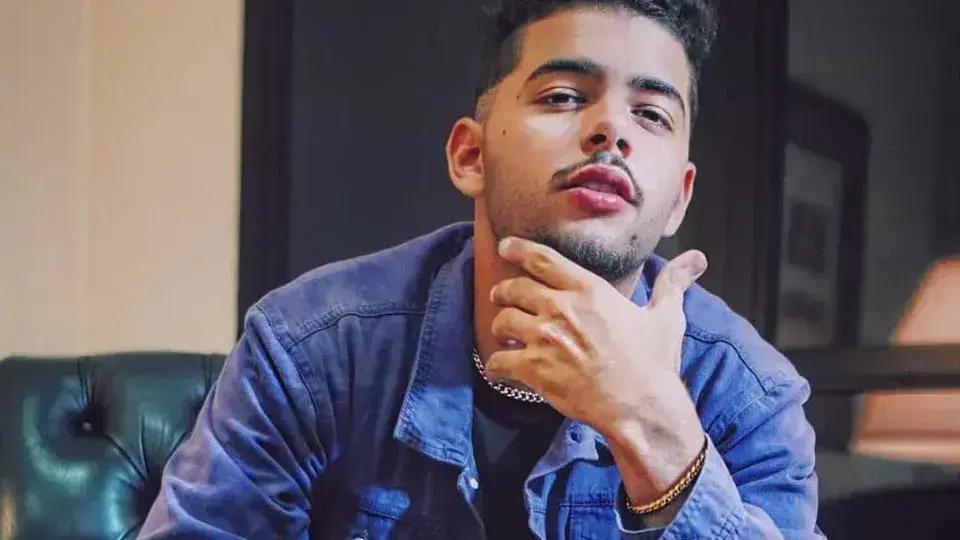 Pedro Sampaio se recupera de cirurgia no joelho após acidente em show
