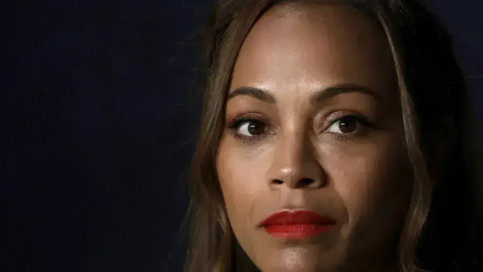 Zoe Saldaña dedica prêmio do Bafta ao sobrinho trans Eli