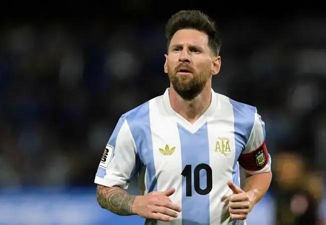 Argentina enfrenta Brasil sem Messi: Confira a provável escalação