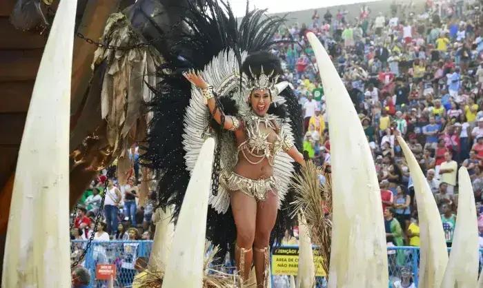 Carnaval 2025: Quatro escolas desfilam na Sapucaí nesta segunda-feira