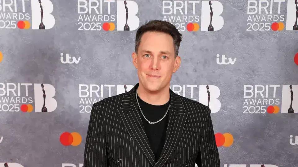 Chris Stark revela batalha contra câncer e incentiva a prevenção