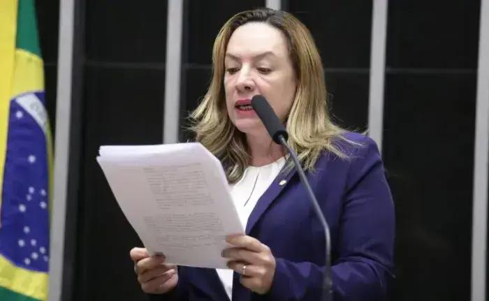 Crianças de escolas públicas poderão emitir RG com novo programa