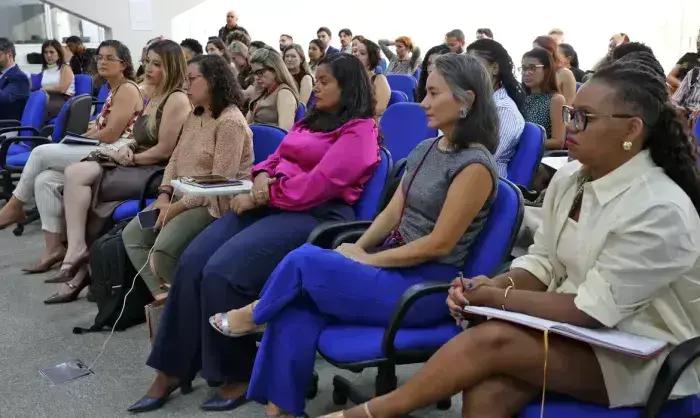 Desafios do Empreendedorismo Feminino: Informalidade e Políticas Públicas em Foco