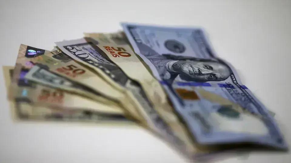 Dólar despenca e atinge nova mínima a R$ 5,73