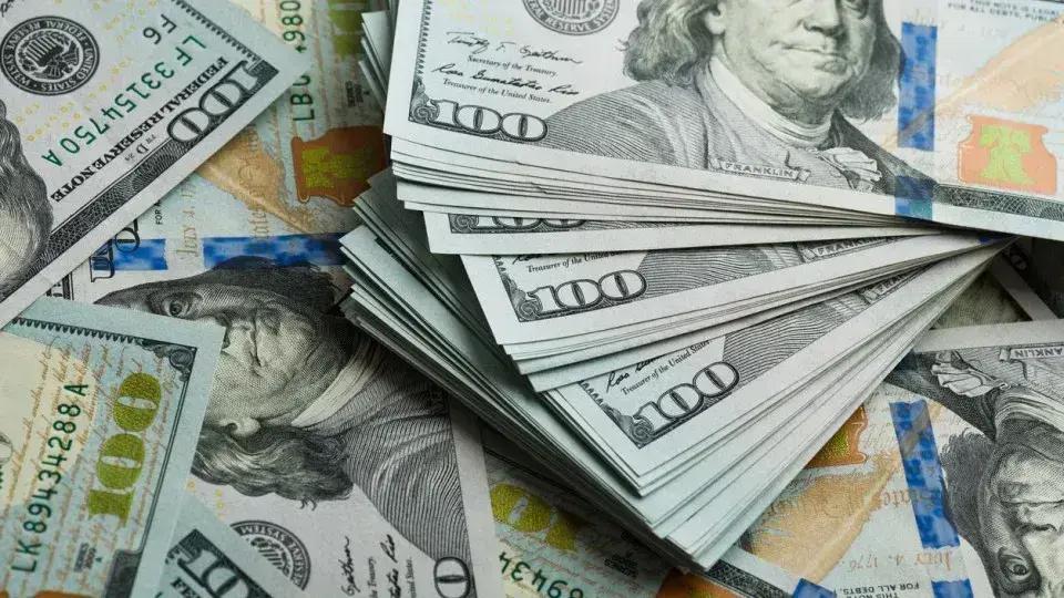 Dólar e Bolsa sobem com inflação e tarifas dos EUA em destaque
