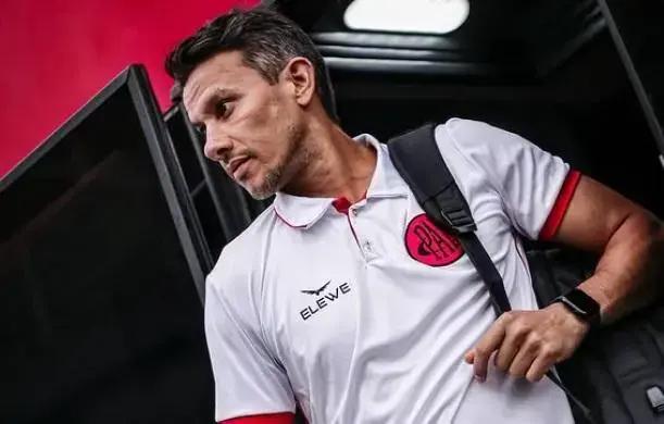 Henrique, ídolo do Cruzeiro, retorna à Toca como técnico do Pouso Alegre
