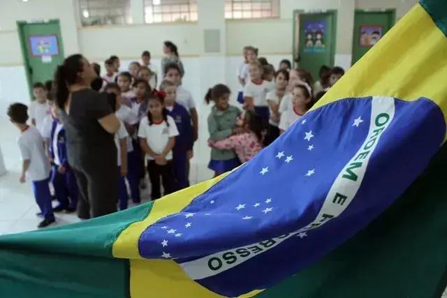 Ipatinga institui cerimônia cívica semanal nas escolas municipais