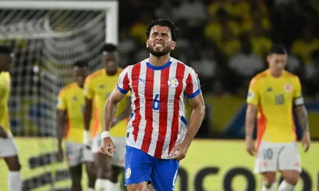 Junior Alonso marca gol para o Paraguai nas Eliminatórias para o Mundial