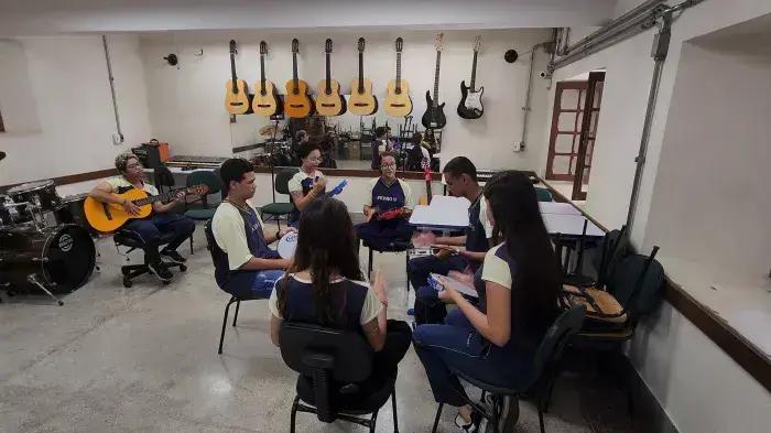 Minas Gerais: Escolas transformam ambiente escolar com proibição de celulares