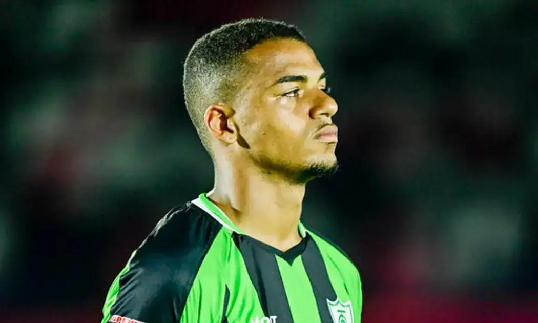 Renato Marques busca espaço no América enquanto clube busca centroavante