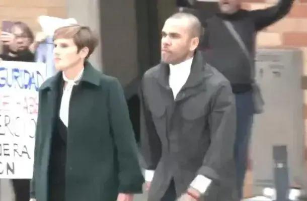 Tribunal da Catalunha anula condenação de Daniel Alves por agressão sexual