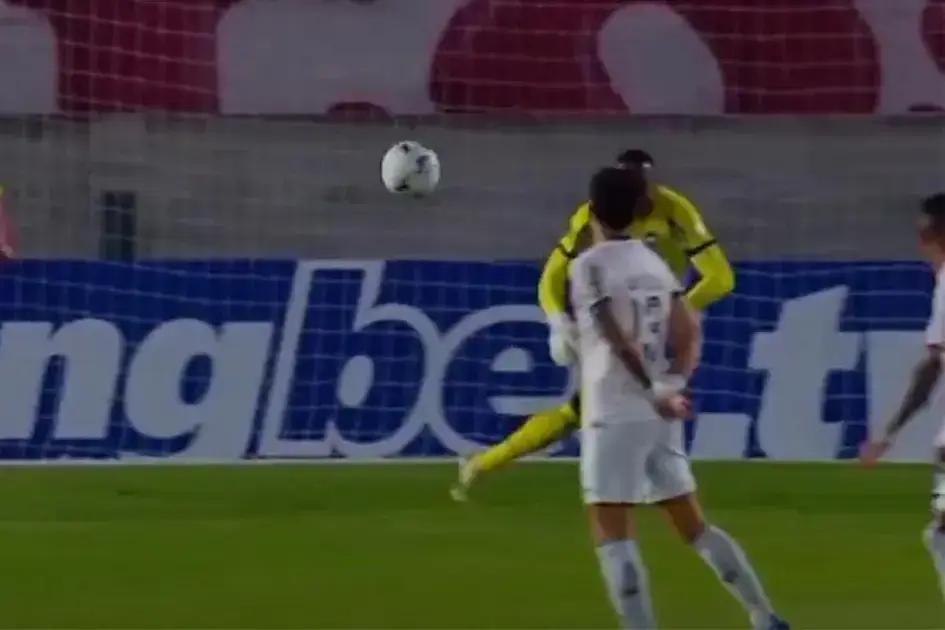 A Falha Bizarre de John no Goleiro do Botafogo Contra o Estudiantes