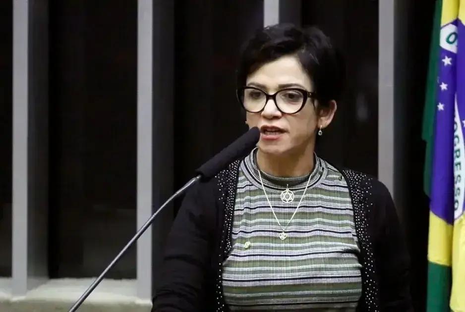 Advogada Alê Silva analisa a situação dos presos pelos atos de 8 de janeiro