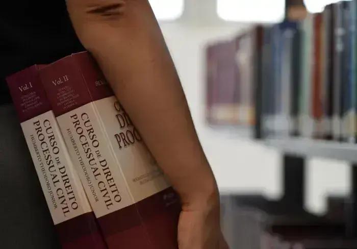 AGE-MG abre edital para estágio de pós-graduação em Direito em Minas Gerais