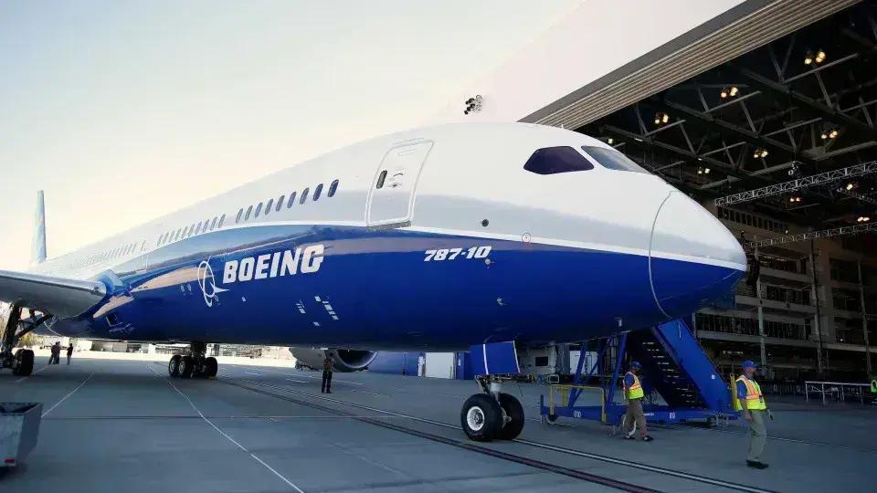 Boeing enfrenta suspensão de pedidos da China devido a tensões comerciais