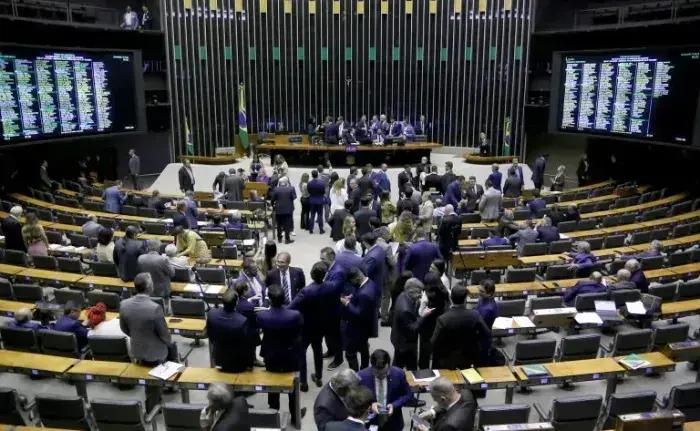 Câmara dos Deputados debate projeto para combater incêndios florestais e aprimora legislação ambiental