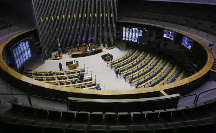 Câmara dos Deputados discute 23 projetos variados nesta terça-feira