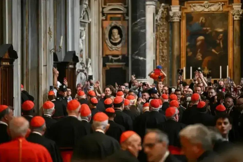 Conclave para eleição do novo papa começa em 7 de maio no Vaticano