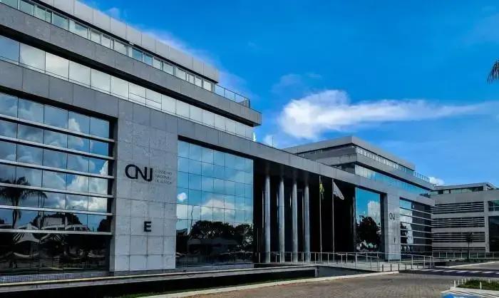 Conselho Nacional de Justiça afasta desembargador por apoio político em redes sociais